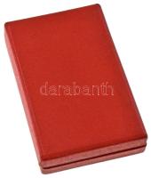 1957. "Szocialista Munkáért Érdemérem" zománcozott fém kitüntetés mellszalagon, miniatűrre...