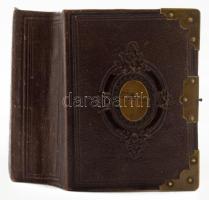 cca 1865-1880 Régi réz veretes bőrkötéses fotóalbum 38 db keményhátú fotóval, női, férfi, gyermek és...