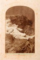 cca 1865-1880 Régi réz veretes bőrkötéses fotóalbum 21 db keményhátú fotóval, női és féri, katona és...