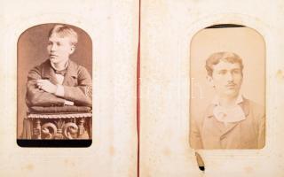 cca 1865-1880 Régi réz veretes bőrkötéses fotóalbum 21 db keményhátú fotóval, női és féri, katona és...