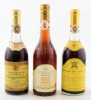 3 üveg tokaji bor: Tokaji aszú, 1983, 3 puttonyos, 0,5l + Tokaji aszú, 3 puttonyos, 0,5l, 2010 + Tokaji aszú, 4 puttonyos, 1975, 0,5l, mind bontatlan.