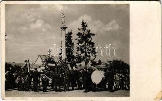 1938 Ipolyság, Sahy; bevonulás, az első tábori mise, katona zenekar / entry of the Hungarian troops, first field mass, military music band