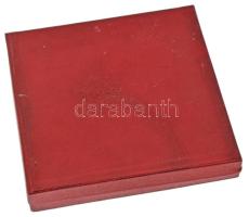 Váró Márton (1943-) 1978. "Prof. Dr. Bognár Rezső 65 éves" kétoldalas, öntött bronz plaket...