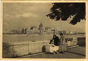 1956 Budapest V. Országház a budai oldalról nézve, babakocsi. Képzőművészeti Alap (fl)