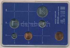 Hollandia 1982. 5c-2 1/2G (5xklf) forgalmi sor műanyag tokban, pénzverdei zsetonnal T:UNC
Netherlan...