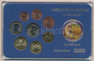 Ausztria 2021. 1c-2E (8xklf) forgalmi sor műanyag tokban, emlékzsetonnal T:UNC a tokon karc Austria 2021. 1 Cent - 2 Euro (8xdiff) coin set in plastic case with commemorative jeton C:UNC scratched case