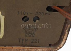 1950/51, Orion 221 rádió, 30x19x23 cm /// A készülék egy 4+1 csöves szuper rendszerű készülék, perem...