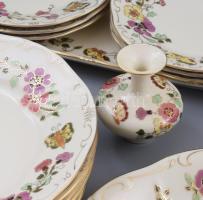 Zsolnay pillangó mintás hat személyes 34 darabos étkészlet, kiegészítőkkel. Kézzel festett, jelzett,...