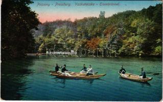 Pozsony, Pressburg, Bratislava; Vaskutacska, katonák csónakban. / Eisenbrünnel (Eisenbründl) / Zelezná Studienka / lake, soldiers in boats