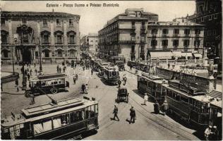 Catania, Piazza Duomo e Palazzo Municipale / square, municipal palace, trams, hotel, autobus (EK)