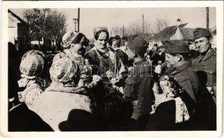 1941 Szabadka, Subotica; bevonulás. Bácska felszabadításának emlékére, honleányok katonákkal / entry of the Hungarian troops + &quot;1941 Szabadka visszatért&quot; So. Stpl