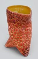 Zsolnay repesztett ökörvér mintás váza. Jelzés nélkül, kis mázpattogzással, m: 13,5 cm