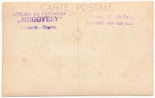 Ada Kaleh, török csónakos magyar kirándulókkal a Dunaparton / Turkish boatman with Hungarian tourist...