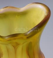 Chribska sárga-barack színezésű nagyméretű váza. Terv.: Josef Hospodka. Jelzés nélkül, m: 34 cm
