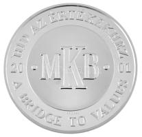 2001. &quot;MKB - Híd az értékekhez / Az első magyar hídpénz 1849&quot; kétoldalas, jelzett Ag emlékérem eredeti dísztokban, kapszulában (31,31g/0.999/42,5mm) T:PP fo.