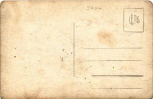 Cserkészek vasútállomáson egy gőzmozdony előtt, vonat / Scouts at the railway station in front of a ...