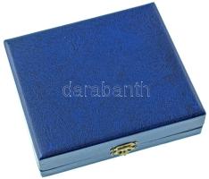 Mladonyiczky Béla (1936-1995) 1982. "100 éves a Kner Nyomda 1882-1982" két darabból álló, ...