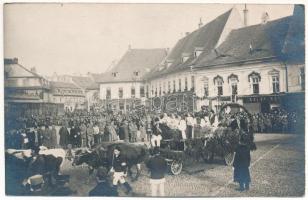 Nagyszeben, Hermannstadt, Sibiu; ünnepség, erdélyi folklór, osztrák-magyar katonák / celebration, Transylvanian folklore, WWI K.u.K. soldiers. photo