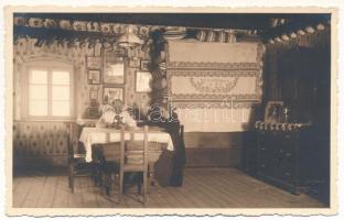 Vinda, Windau, Ghinda; Bauernstube / Erdélyi folklór, parasztszoba, belső / Transylvanian folklore, peasant room, interior. Foto Sport (Bistrita) photo