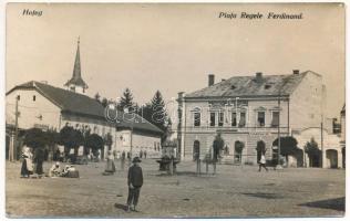 Hátszeg, Hateg; Piata Regele Ferdinand, Farmacie, Banca Centrala / Ferdinánd király tér, gyógyszertár, piac, bank. Bálint Nagy kiadása. Ioanovits felvétele / square, pharmacy, market, bank (Rb)