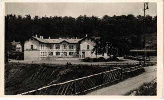 Bankó-fürdő, Bankófüred, Bankov (Kassa, Kosice); Bankó szálloda és vendéglő, automobilok / hotel and restaurant, automobiles