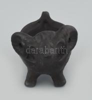 Kosalakú feketekerámia kínáló, számozott, 16x11 cm