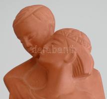 Világhy Árpád (1960-): Szerelmesek. Jelzés nélkül, terrakotta, m: 35 cm
