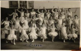 1932 Arad, színházi előadás, balerinák / theatre play, ballet dancers. photo (vágott / cut)