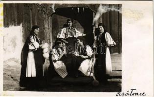 Polyán, Pojana, Poiana Sibiului; erdélyi folklór / Transylvanian folklore. Mircea Juga photo (vágott / cut)