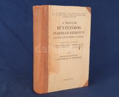 A magyar büntetőjog gyakorlati kézikönyve a m. kir. csendőrség számára. Összeállították és magyarázzák: Miskolczy Ágost és Pinczés Zoltán. I. kötet: Büntetőtörvénykönyv a bűntettekről és vétségekről. Budapest, 1937. (Stádium Sajtóvállalat Rt.) 994 + [2] p. A középkori, szokásjogon alapuló büntetőjog felváltására erős kísérletet tett a törvény előtti egyenlőséget kimondó és a halálbüntetést eltörölni szándékozó 1843. évi büntetőtörvénykönyv-tervezet, majd az 1878. évi V. törvénycikkel szentesített első általános büntető törvénykönyv, mely a bűncselekmények akkori teljes spektrumát kívánta feltérképezni. Bár a Csemegi-kódexnek is nevezett büntető törvénykönyv szellemében kevésbé volt szabadelvű (a halálbüntetést megtartotta), és előkészítése és bevezetése után is erős bírálatban részesült, általános része 1951-ig, különös része pedig 1962-ben volt érvényben. Az állam, a közösségek, a hitélet, a gazdaság és az adózás rendje, a magánvagyon, a testi épség, a szemérem elleni bűncselekményekért kiszabható büntetéseket kodifikáló törvényhez folyamatosan készültek kiegészítések: 1878 után került például a büntető törvénykönyvbe a közveszélyes munkakerülés fogalma is. Önmagában is megálló kötetünk egy háromkötetes munka első része. Példányunk fűzése az első előzéknél enyhén meglazult. Feliratozott kiadói félvászon kötésben, az első kötéstáblán apró foltossággal. Jó példány.