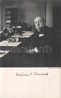 Churchill, Winston:  Blood, Sweat, and Tears. With a Preface and Notes by Randolph S. Churchill. New York, (1941). G. P. Putnam&#039;s Sons. 1 t. (címkép) + X + 462 p. Winston Churchill (1874-1965) politikusnak, közírónak, az Admiralitás első lordjának, az Egyesült Királyság miniszterelnökének képviselőházi és rádióbeszédei a háborúba sodródó 1938-as évtől 1940 végéig. Valamennyi beszéd előtt önálló fejezetcímlapon a beszéd címe alatt a dátum és az alkalom megjelölése, a fejezetcímlap verzóján a beszédhez vezető események kronológiája. A háború súlyos napjaiban megjelenő kötet címe Churchill miniszterelnöki felkérése utáni elhíresült beszédéből származik, politikai krédójából: ,,[nem ígérhetek mást Anglia számára, mint] vért, izzadságot és könnyeket&quot;. A politikai beszédgyűjtemény első kiadása 1941-ben jelent meg, példányunk a második lenyomatból származik. Az első előzéken halvány foltosság. Feliratozott kiadói egészvászon kötésben, a gerincen régi katalóguscímkével, felül vörös festésű lapszélekkel. Körülvágatlan, jó példány.