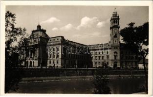 Nagyvárad, Oradea; Városháza / town hall, automobiles