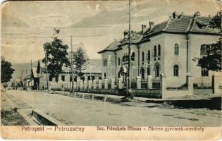 Petrozsény, Petrosani; Soc. Principele Mircea / gyermekmenhely. Vilh. Grosz kiadása. Ioan Ioanovits felvétele / orphanage (Rb)