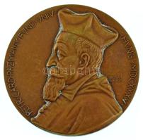 Berán Lajos (1882-1943) 1935. &quot;A Pázmány Péter Tudományegyetem alapításának 300. évfordulója&quot; bronz emlékérem, peremén &quot;Ludvig Budapest&quot; gyártói jelzéssel &quot;PETER CARD PÁZMÁNY FVND VNIV HVNG MDCXXXV / III CENT VNIVERSITATIS PAZMANIANAE&quot; (79mm) T:AU patina, ph