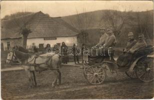 1915 Hátszeg, Hateg; Római katolikus elemi fiú iskola, magyar katonák lovashintón / boy school, K.u.k. soldiers in a horse chariot. photo (EK)