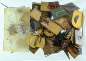 ~40db-os magyar és külföldi, főleg szocialista korabeli jelvénytétel T:vegyes