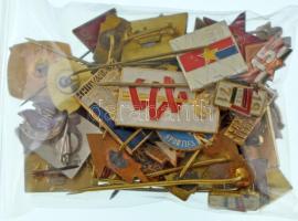 ~40db-os magyar és külföldi, főleg szocialista korabeli jelvénytétel T:vegyes