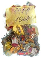 ~40db-os magyar és külföldi, főleg szocialista korabeli jelvénytétel T:vegyes.