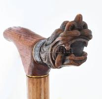 Keményfa túrabot, faragott keleti sárkány figurás véggel, h: 92 cm