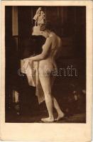 Erotikus meztelen hölgy / Erotic nude lady. Phot. Schieberth (EK)