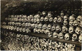 1929 Hallstatt, Beinhaus / Charnel House, skulls. photo