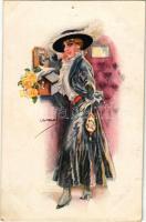 1918 Lady art postcard. ERKAL No. 323/6. s: Usabal (lyuk / pinhole)