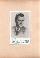 Nagyajtay György (1909-1993) színész autográf aláírása és datálása (1944) a portrérajza alapján kész...