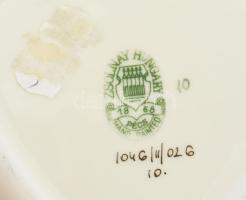 Zsolnay pillangómintás, szív alakú bonbonniere. Kézzel festett, jelzett, hibátlan. 10x12,5 cm