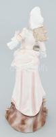 Reneszánsz hölgy porcelán figura. Festett biszkvit porcelán, jelzett, ujjhiánnyal, m: 16,5 cm