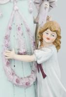 cca 1900, Art nouveau váza, kapaszkodó kislány alakjával. Festett biszkvit porcelán, plasztikus növé...