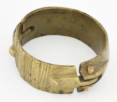 cca 19. sz., bronz karkötő, szegecsei nélkül, d: 7,5 cm