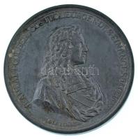 Franciaország ~1983. &quot;Jean-Baptiste Colbert 1619-1683&quot; ón emlékérem Colbert halálának 300. évfordulójára., hátoldalán &quot;MHSP&quot; gyártói jelzéssel. Szign.: M. Bertonnier (80mm) T:AU oxidáció France ~1983. &quot;Jean-Baptiste Colbert 1619-1683&quot; tin medallion commemorating the 300th anniversary of the death of Colbert, with &quot;MHSP&quot; maker&#039;s mark on the back. Sign.:M. Bertonnier (80mm) C:AU oxidation