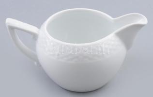Fehér porcelán teakiöntő és tejkiöntő. Jelzés nélkül, h: 15-24 cm