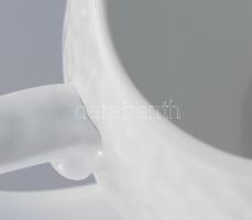 Fehér porcelán teakiöntő és tejkiöntő. Jelzés nélkül, h: 15-24 cm